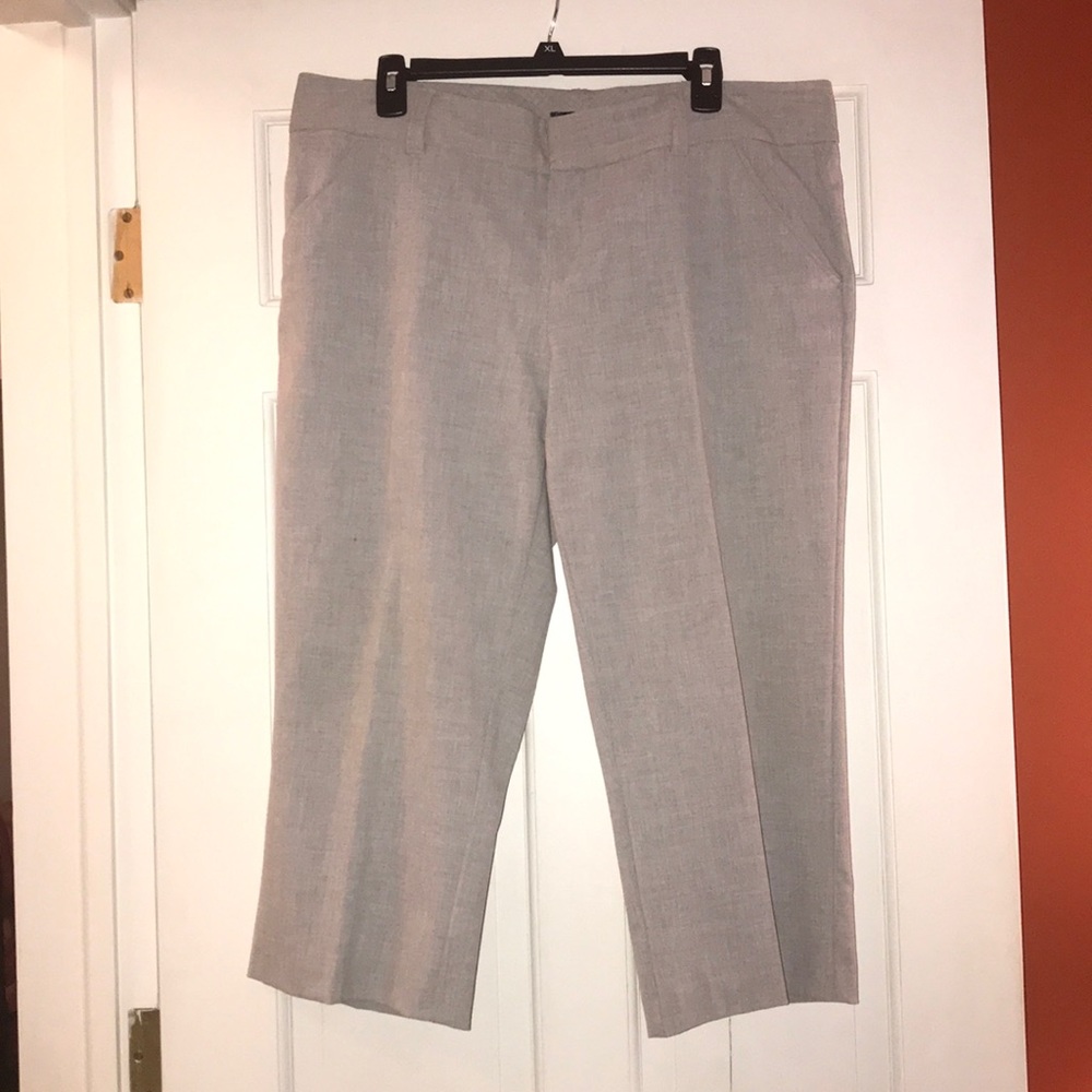 Daisy Fuentes Sz 14 grey dress capris